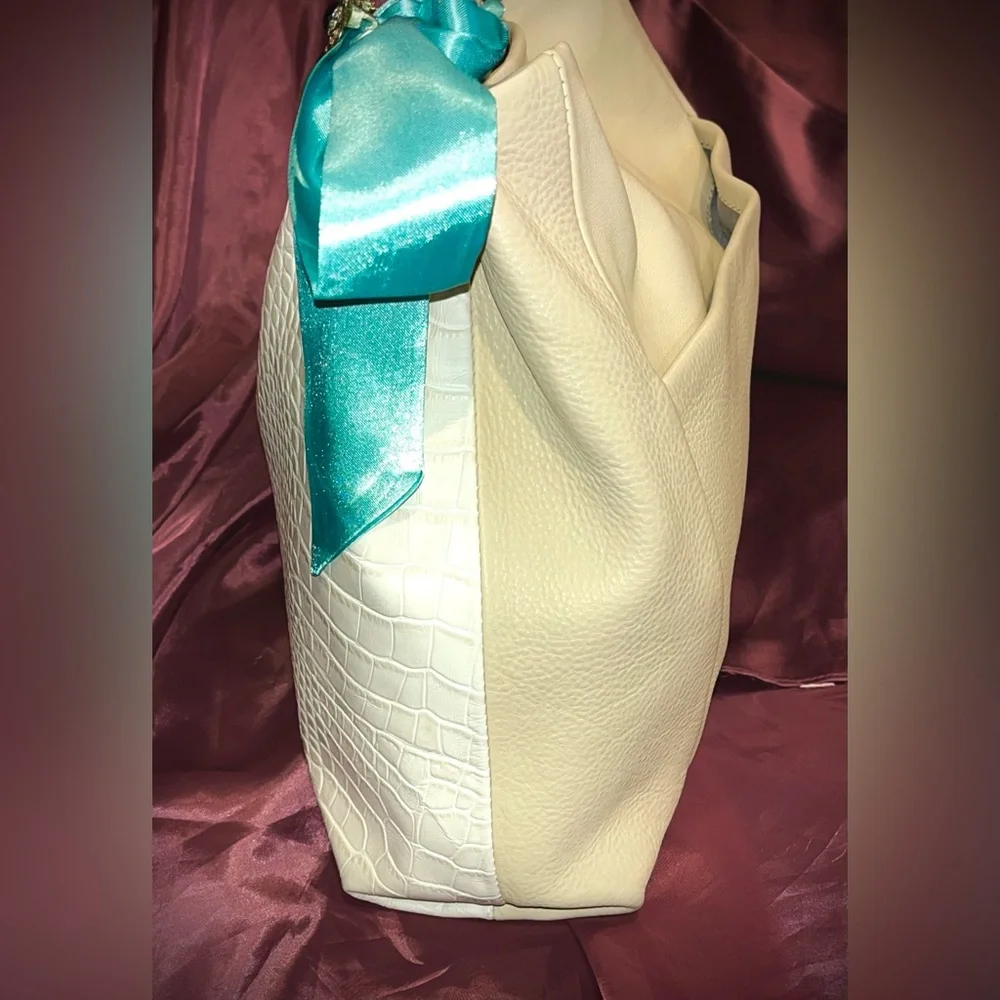 Vince Camuto Deeha Hobo Bag with VC Dust Bag - Picture 14 of 16